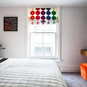 https://large-townhouse-just-2-minutes-from-the-sea-i360.brighton-hotels-england.com